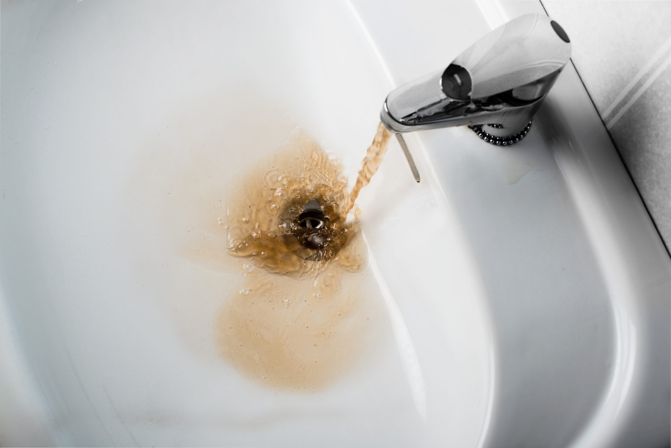 Learn how to combat water contamination with a water filtration installation from Stewart Plumbing! Discover the benefits.